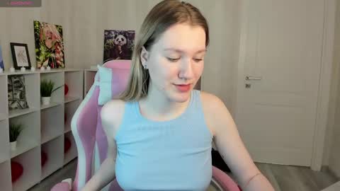 Snapshot of melissa_moooree chatting on March 11, 8:19 am melissa_moooree online show from March 11, 8:19 am
