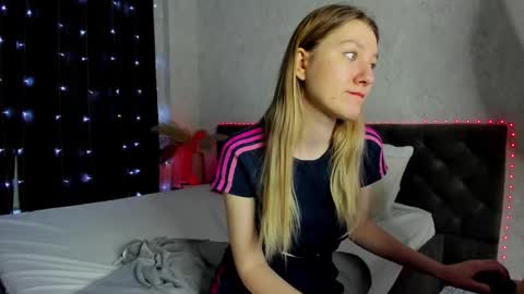 Snapshot of melissa_moooree chatting on February 24, 2:15 pm melissa_moooree online show from February 24, 2:15 pm