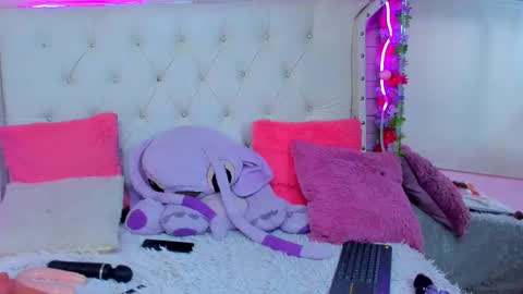Snapshot of melissa_walker_ chatting on February 18, 7:09 pm Meli online show from February 18, 7:09 pm