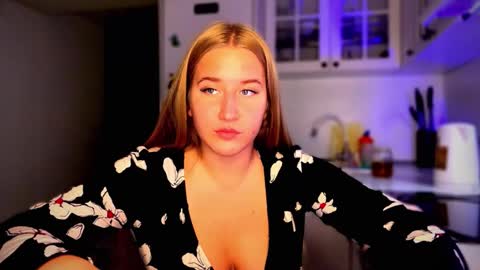 melissalii online show from September 20, 7:06 pm