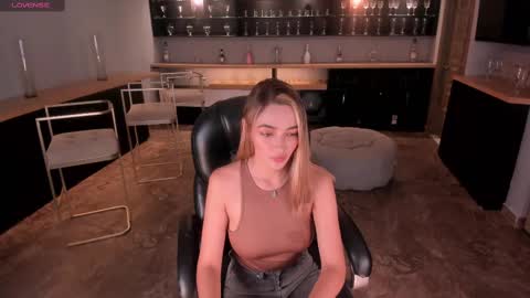 Snapshot of melissamoore_ chatting on February 26, 2:41 am Call me Meli online show from February 26, 2:41 am