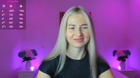 Snapshot of mellina_tey chatting on January 2, 10:33 pm Mellina online show from January 2, 10:33 pm