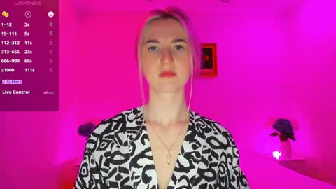 Snapshot of mellina_tey chatting on January 23, 1:08 am Mellina online show from January 23, 1:08 am
