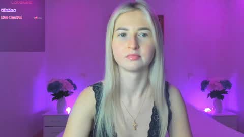 Snapshot of mellina_tey chatting on January 6, 10:05 pm Mellina online show from January 6, 10:05 pm