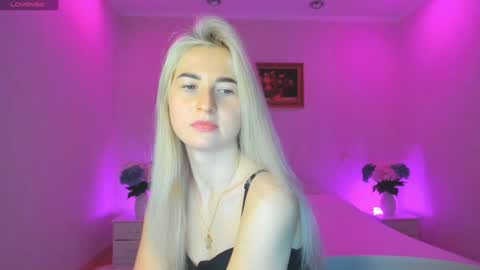 Snapshot of mellina_tey chatting on January 8, 9:44 pm Mellina online show from January 8, 9:44 pm
