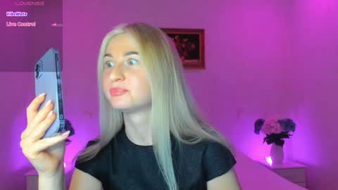 Snapshot of mellina_tey chatting on January 3, 1:38 am Mellina online show from January 3, 1:38 am