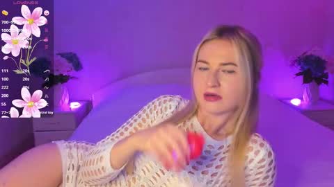 Snapshot of mellina_tey chatting on September 21, 9:19 pm Mellina online show from September 21, 9:19 pm