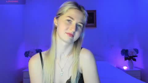 Snapshot of mellina_tey chatting on March 6, 9:09 pm Mellina online show from March 6, 9:09 pm