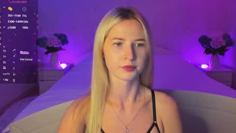 Snapshot of mellina_tey chatting on September 14, 6:31 pm Mellina online show from September 14, 6:31 pm