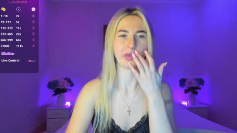 Snapshot of mellina_tey chatting on January 28, 8:36 pm Mellina online show from January 28, 8:36 pm