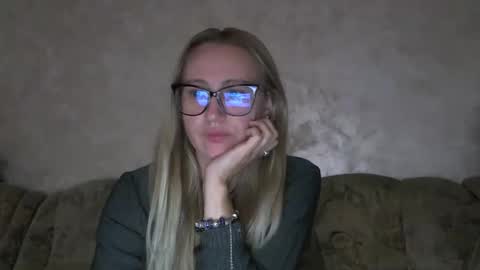 Snapshot of melly_rosey chatting on October 9, 7:14 am Melly online show from October 9, 7:14 am