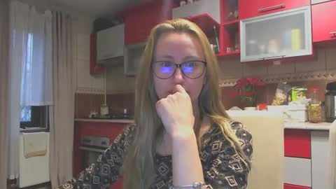 Snapshot of melly_rosey chatting on February 3, 6:56 am Melly online show from February 3, 6:56 am