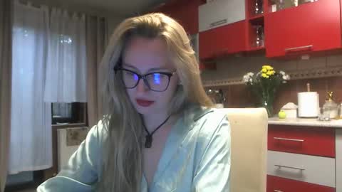 Snapshot of melly_rosey chatting on October 2, 6:34 am Melly online show from October 2, 6:34 am