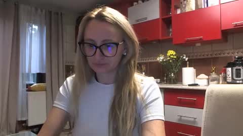 Snapshot of melly_rosey chatting on October 13, 6:37 am Melly online show from October 13, 6:37 am
