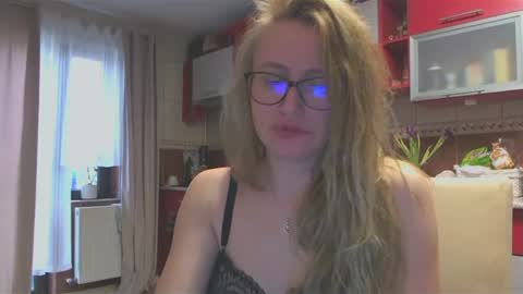 Snapshot of melly_rosey chatting on March 11, 7:57 am Melly online show from March 11, 7:57 am