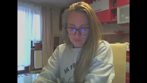 Snapshot of melly_rosey chatting on February 26, 6:51 am Melly online show from February 26, 6:51 am