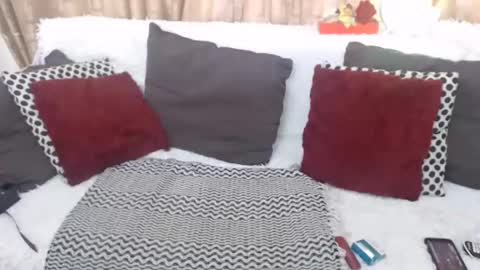 Snapshot of melyssamilfxxx chatting on March 6, 2:40 pm melyssamilfxxx online show from March 6, 2:40 pm