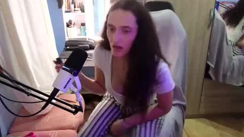 Snapshot of memisecrets chatting on October 25, 5:46 pm Megumi  Aina online show from October 25, 5:46 pm