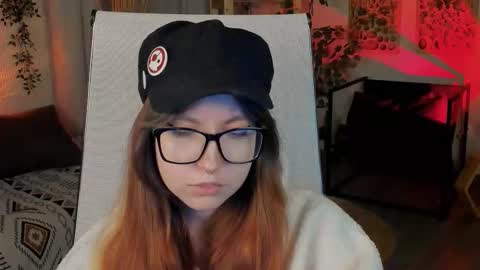 Mia online show from October 5, 4:25 pm