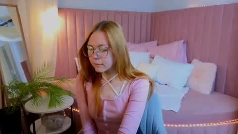 memymee_ online show from June 20, 1:34 am