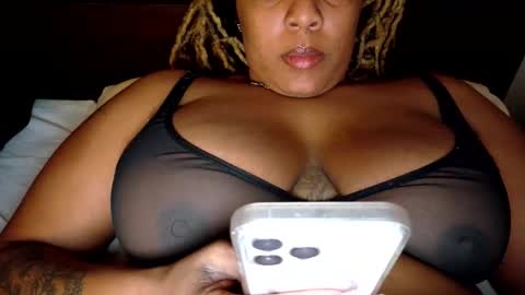 mercedesbuxxx online show from February 2, 2:53 am