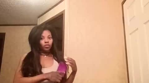 mercedesmakesyoucum6999 online show from December 17, 3:46 am