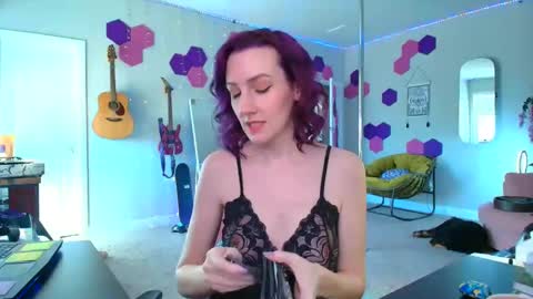 Meredith Bae online show from February 24, 9:41 pm