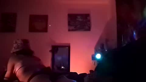 Snapshot of merelyalover chatting on March 4, 4:06 am gurlnips online show from March 4, 4:06 am