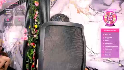 Snapshot of merlynn_ chatting on October 17, 8:18 am Diane 3 online show from October 17, 8:18 am