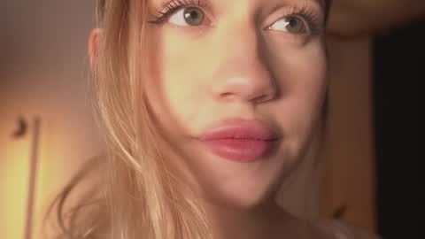 Lara OFFLINE  online show from January 3, 11:12 pm