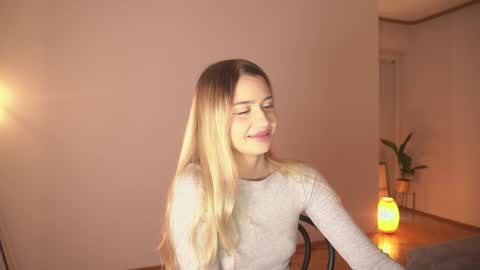 Lara OFFLINE  online show from January 9, 8:44 pm