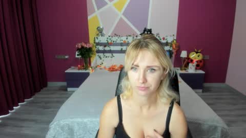 Snapshot of merymidnight chatting on October 10, 7:03 am merymidnight online show from October 10, 7:03 am