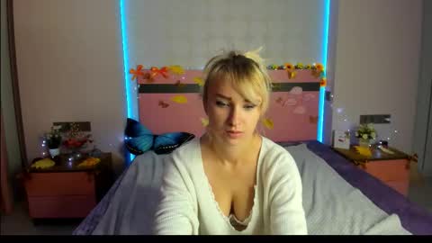 Snapshot of merymidnight chatting on October 3, 6:43 am merymidnight online show from October 3, 6:43 am