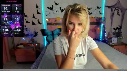 Snapshot of merymidnight chatting on October 20, 5:34 am merymidnight online show from October 20, 5:34 am