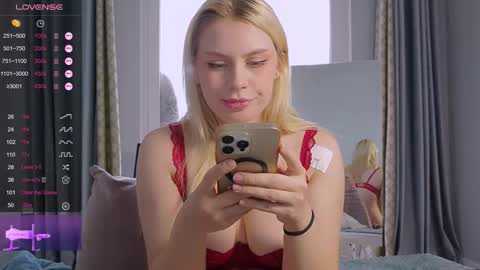 Stella online show from October 11, 12:21 pm