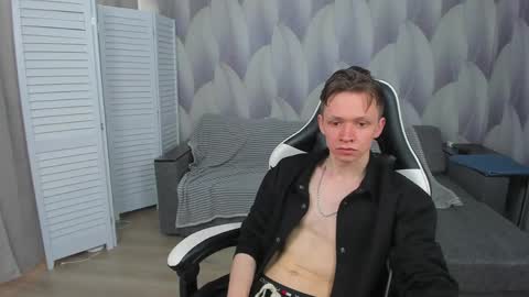 MEVERIK OUSHEN online show from April 4, 1:18 pm