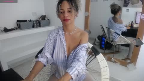 Snapshot of mhulattahot_ chatting on January 4, 11:17 pm Mulata Spencer online show from January 4, 11:17 pm