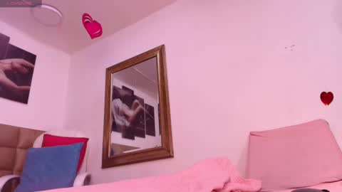 Snapshot of mia_0_ chatting on March 8, 7:09 pm Emi online show from March 8, 7:09 pm