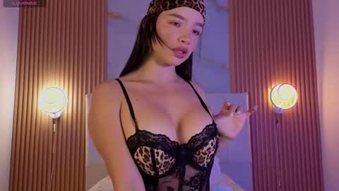 mia online show from December 3, 9:26 pm