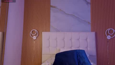 mia online show from December 2, 1:04 am