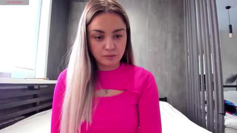 Mia online show from February 4, 3:54 am