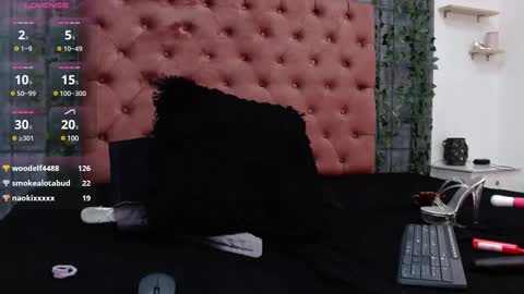 Snapshot of mia__coluccy chatting on February 24, 9:21 am Mia online show from February 24, 9:21 am