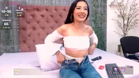 Snapshot of mia__coluccy chatting on September 28, 3:59 am Mia online show from September 28, 3:59 am