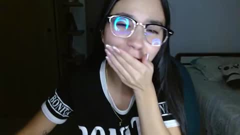 Mia online show from March 18, 4:07 am