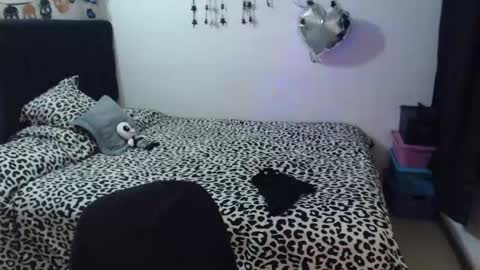 mia online show from February 9, 1:42 am