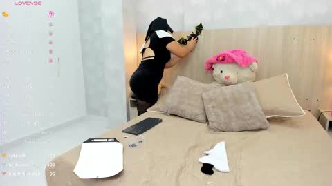 Mia Aristizabal online show from October 30, 11:33 am