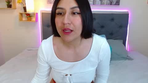 M I A  A Y R A online show from September 26, 3:09 pm