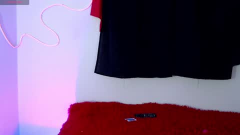 mia califa online show from May 15, 6:44 am