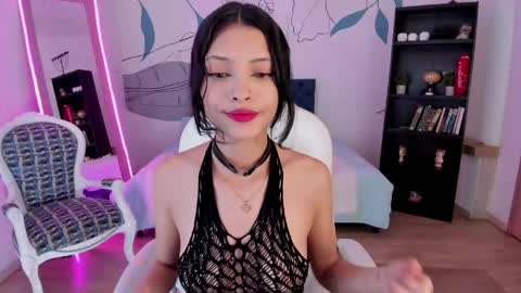 Mia online show from April 15, 8:20 pm