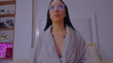 Sarah Luna online show from March 2, 12:32 pm